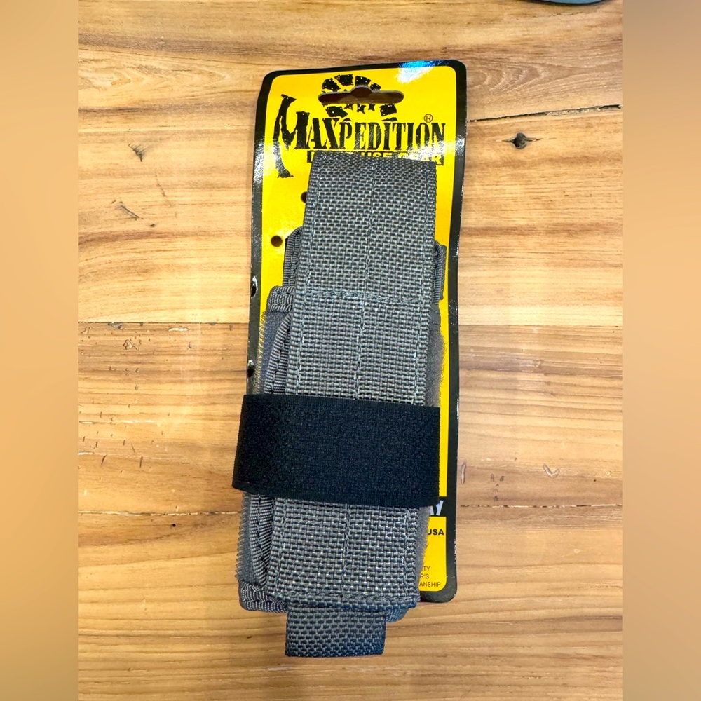 Maxpedition Universal Baton and Flashlight Holder